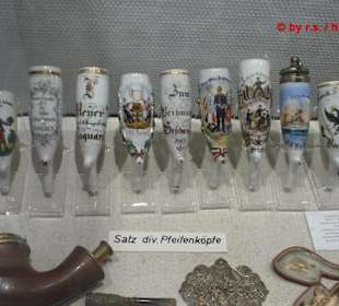 Schön verzierte Pfeiffenköpfe