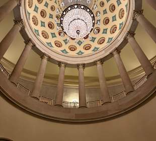 Kuppel und Kronleuchter 