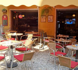 Plätze der Bar al Barchet an der Piazza