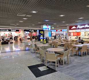 Shops und Gastro im Sicherheitsbereich