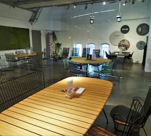 Rundgang durch das Gebäude von "stilwerk"