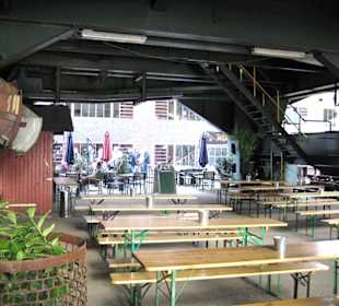 Der Biergarten unter der Druckmaschine