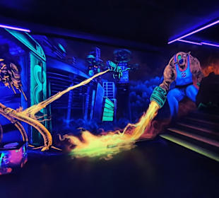 Schwarzlichthelden Minigolf