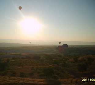 Lot balonem o wschodzie słońca