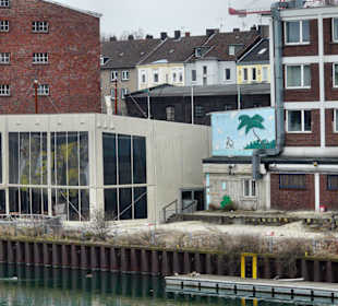 Blick auf die Strandbar Solendo im Hafen Dortmund