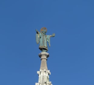Das Münchner Kindl auf dem Turm vom Neuen Rathaus