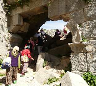 Eintritt ins Theater mit Einwohnerinnen