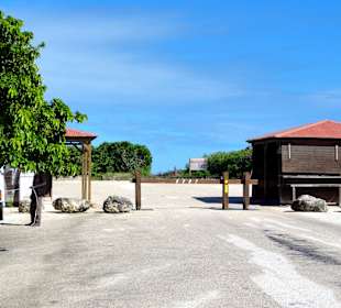 Der Parkplatz vor den Klippen