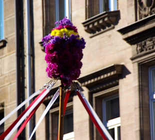 ARGE Fränk.Volksmusik mit Bänderbaum