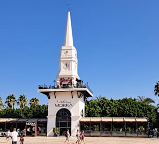 Atatürk - Denkmal und Uhrenturm