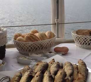 Frischer Räucherfisch bei der Abendfahrt