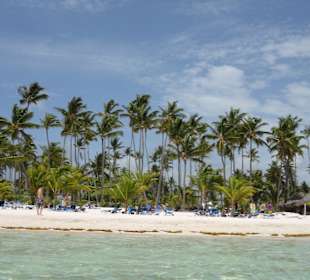 Blick aus dem Meer zum Strand