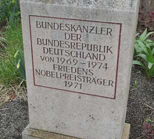 Willy-Brandt-Platz: Gedenkstein Willy Brandt