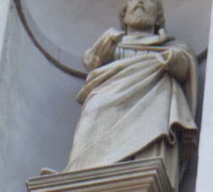 Außenansicht Statuen