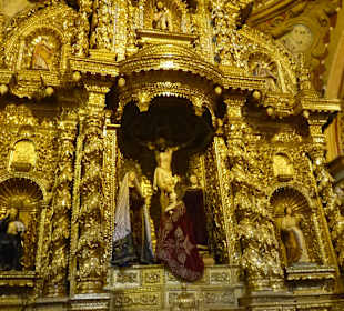 Alles mit viel Gold verziert