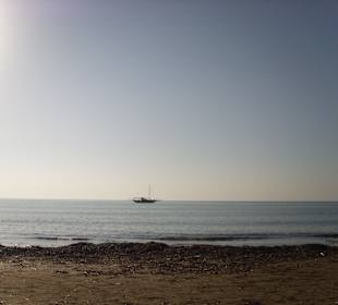 Strand gehört nicht zum Hotel, kann benutzt werden
