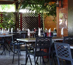 Blick auf die Terrassenplätze des Restaurants