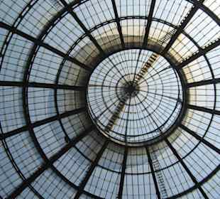 Particolare della cupola di vetro in galleria