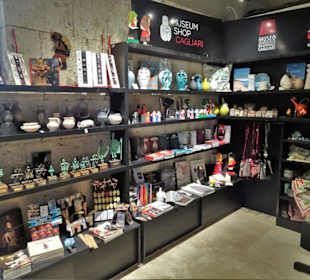 Im Shop des Archäologischen Nationalmuseums
