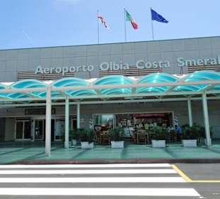 Zentraler EIngangsbereich zum Flughafen Olbia