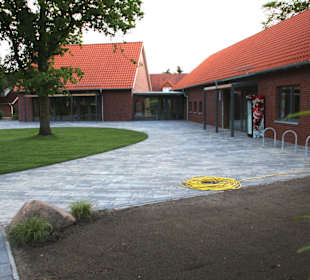 Innenhof des neuen Pfarrzentrums