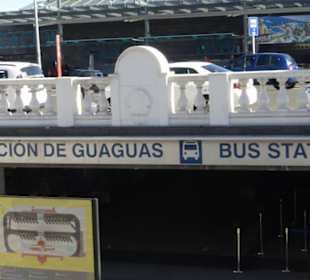 Zugang zum unterirdischen Fernbusbahnhof San Telom