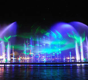 Pokaz świetlny na wodzie