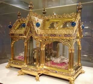 Exponate aus dem Domschatz der Hofburg