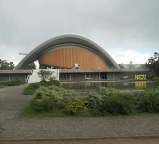 Blick zur Kongresshalle / Haus der Kulturen Berlin