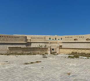 Blick auf die Festung mit Kriegsmuseum