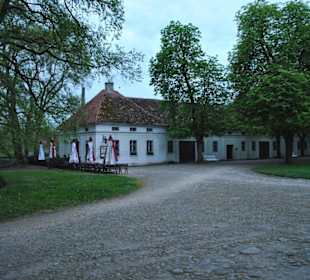 Budynek restauracji przy bramie