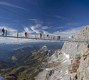 Dachstein mit dem Eispalast und der Hängebrücke