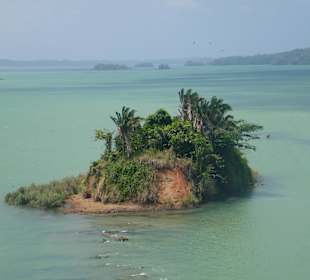 Eine einsame Insel im Kanal,