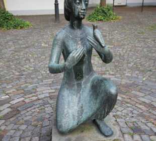 Mädchen mit Vogel