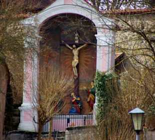 Heiligenfigur von unten aus Fotografiert