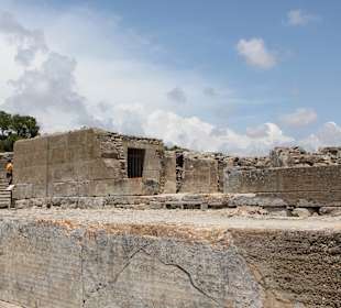 Фест. Дворец.