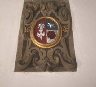 Wappen im Vorraum