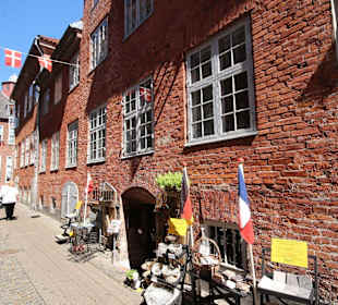 Enge Gassen und bunte Gebäude