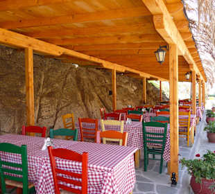 Neue Überdachung der Außen-Taverne