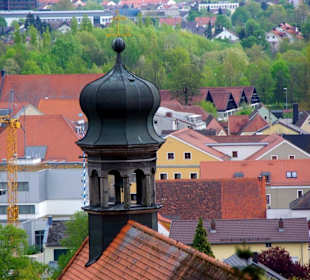 Fußweg zur Donau Ausblick Stadt