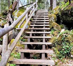 Viele Holztreppen