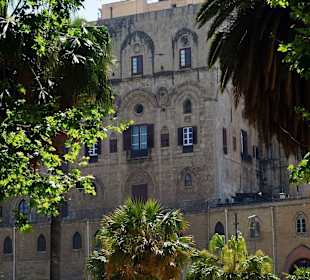 Widok z ogrodów Villa Bonanno