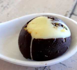 Eisgekühlter Schoko-Gruß zum Kaffee