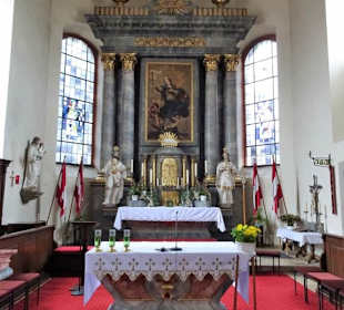 Der Hauptaltar der Pfarrkirche