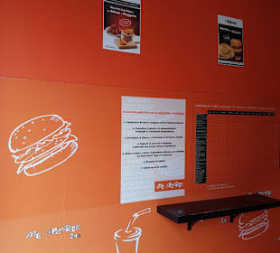 Kleiner Imbissbereich vorhanden