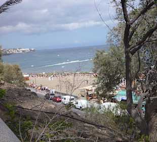 Blick von der Strandpromenade zum Strand