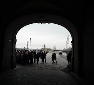 Richtung Elbufer / Brücke