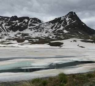 Vorbei am Lago Bianco
