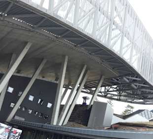 Unter dem Schnzentisch