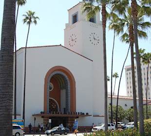 Bahnhofshalle nahe dem Pueblo